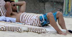 Supernatural’s Jared Padalecki shirtless at a beach in Rio de Janeiro – HQ Pics Source: justjared.com /socialitelife.com