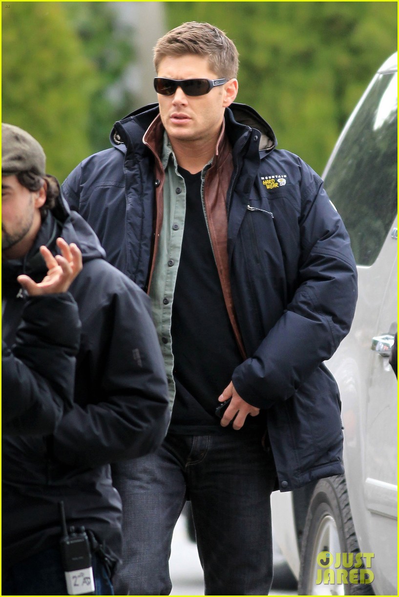 jensen-ackles-jared-padalecki-gas-station-scene-supernatural-08